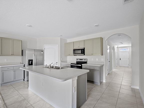 4th image of 310 Montgomery Ct