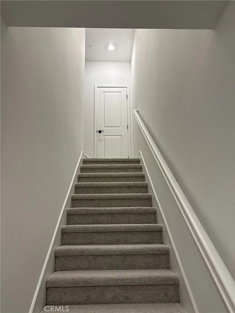 3 bed, 2.5 bath, 1408 sqft, $3,825 — Photo 3