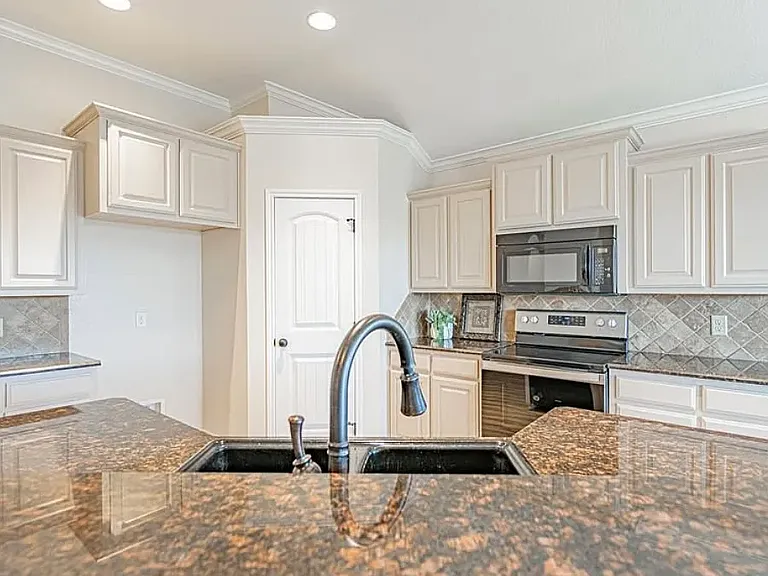 2804 Dustin Dr — Photo 8