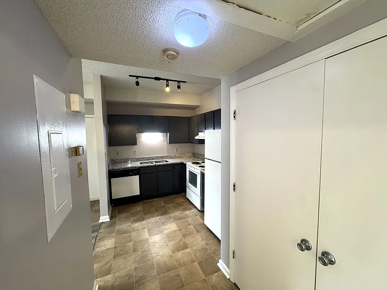 549 S Moore St — Photo 7