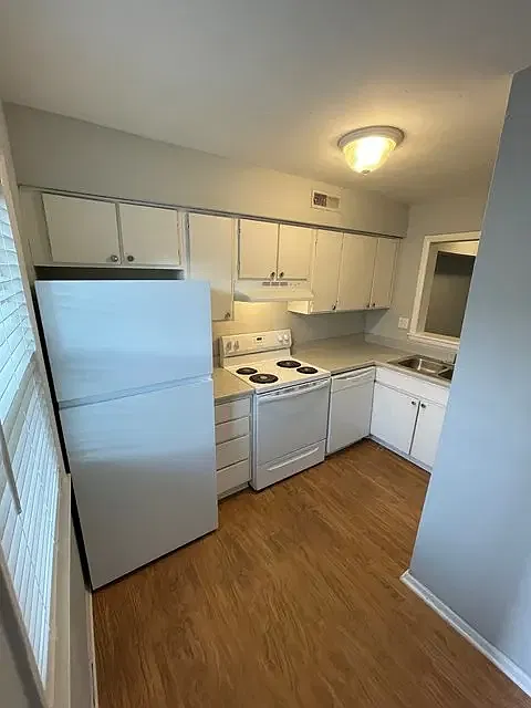 2 bed, 1200 sqft, $1,200 — Photo 3