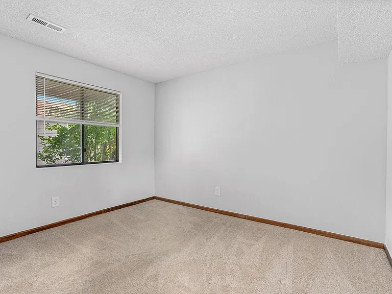 551 W Crestline Cir #9D2 — Photo 10