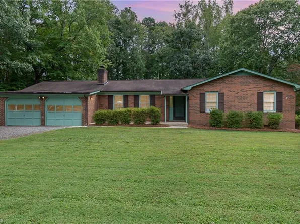 1030 Wildwood Rd, Walnut Cove, NC 27052