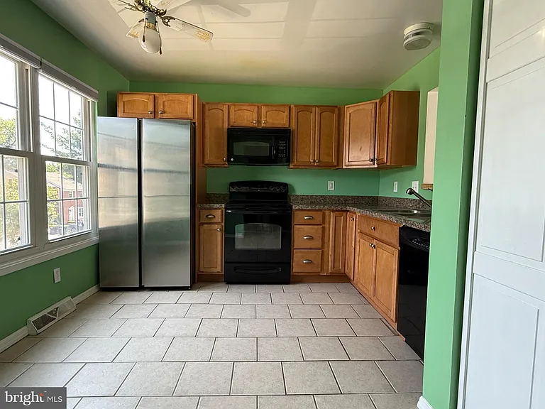 3 Ingrid Ct — Photo 2