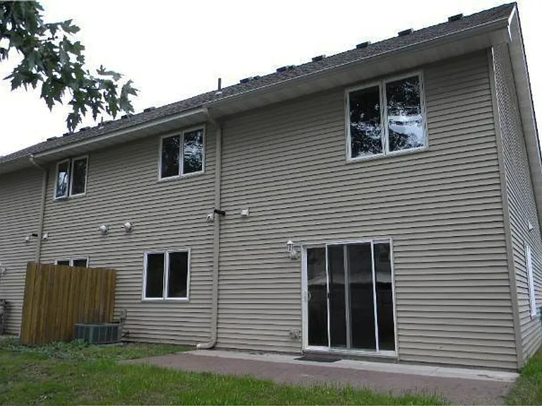 1040 4th St SE — Photo 13