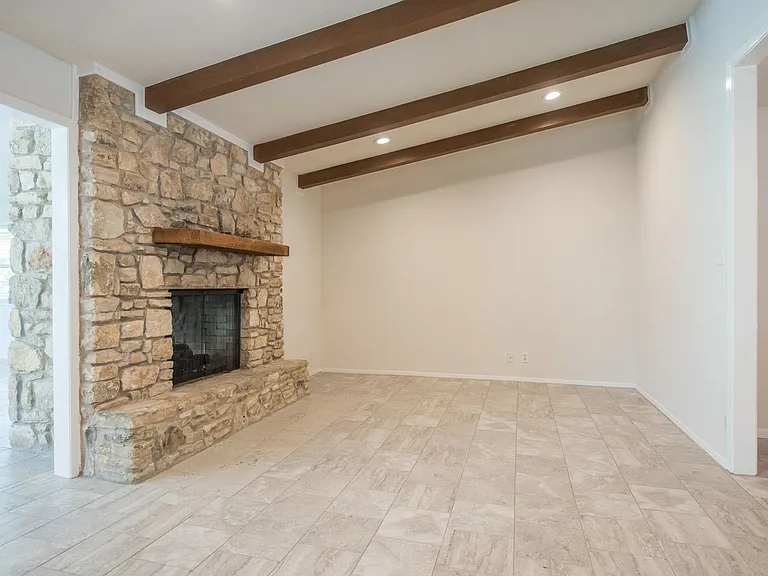 2902 Silverleaf Dr — Photo 3