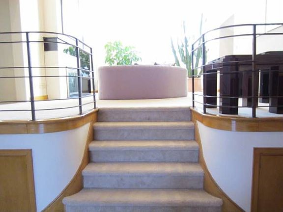 Stairs from LR to DR