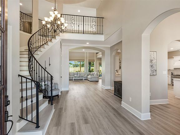 2nd image of 10827 Bourbon St