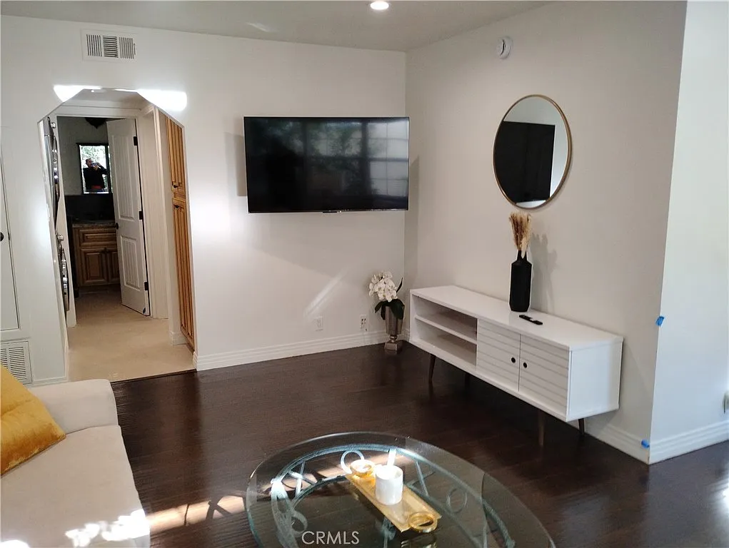 1 bed, 750 sqft, $3,000 — Photo 4