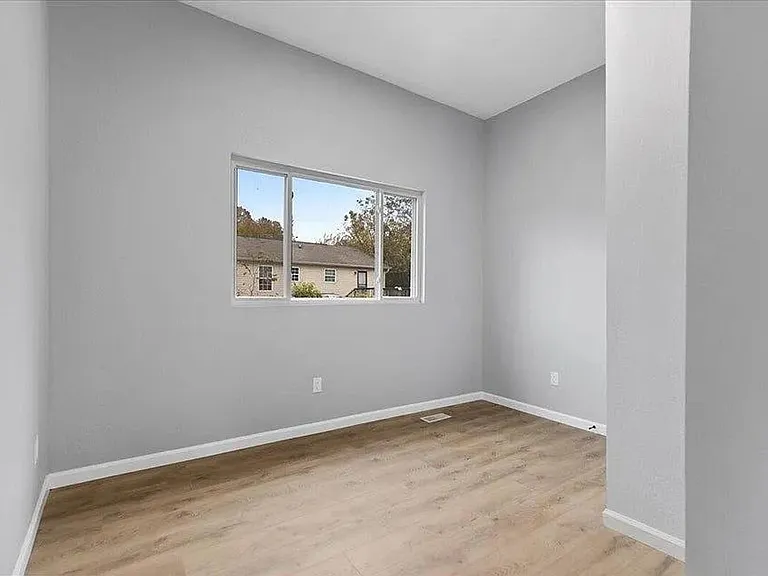 1901 Walker Ave — Photo 7