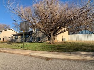 2400 Piccadilly Cir, Moore, OK 73160