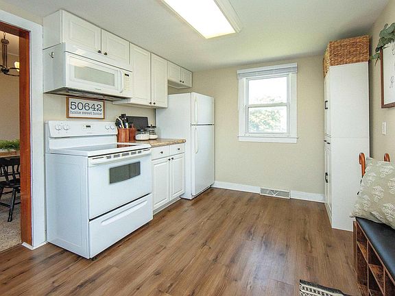 2nd image of 204 Market St