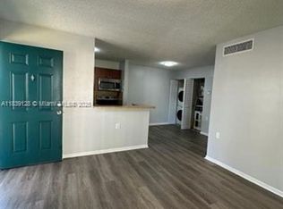 6935 NW 179th St APT 208, Hialeah, FL 33015