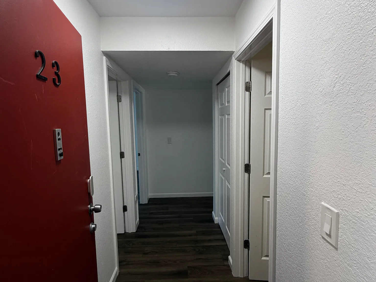 3 bed, 1052 sqft, $2,900 — Photo 2