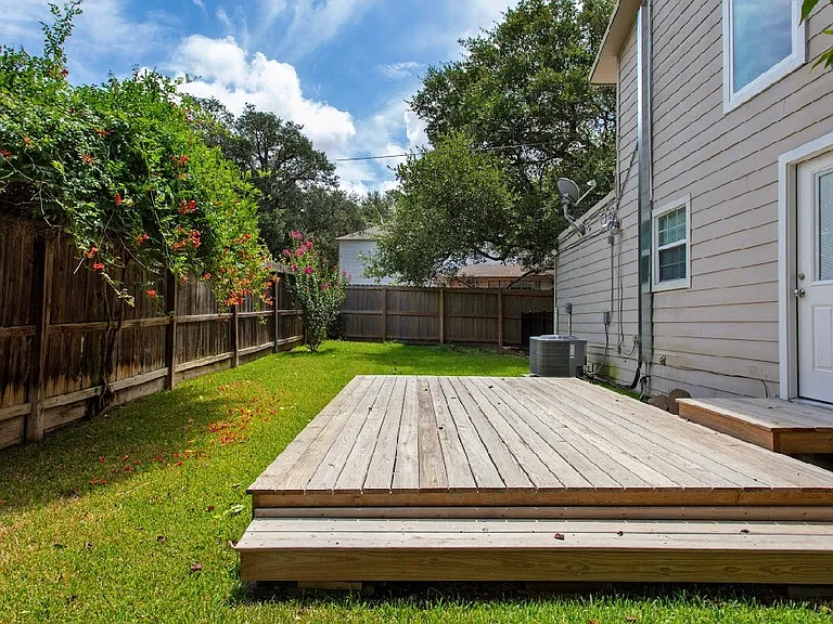 511 Homestead St — Photo 11