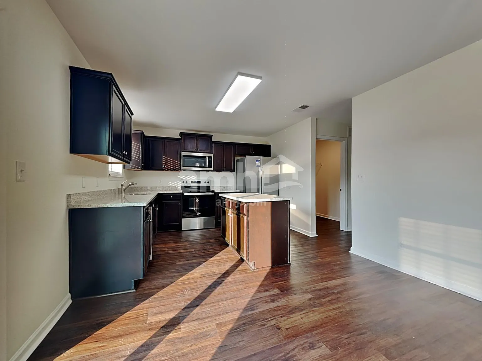 4 bed, 2.5 bath, 2635 sqft, $2,595 — Photo 3