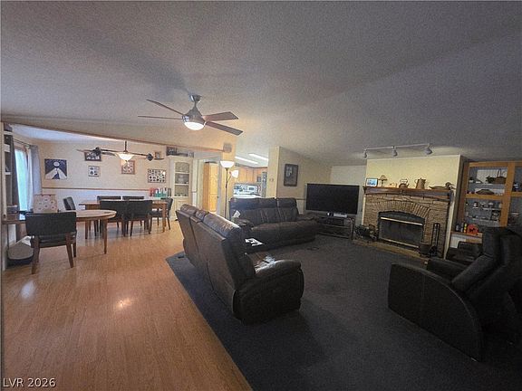 5th image of 220 Raleigh Ln