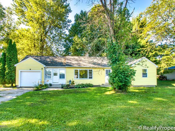 850 Ten Mile Rd NW, Sparta, MI 49345