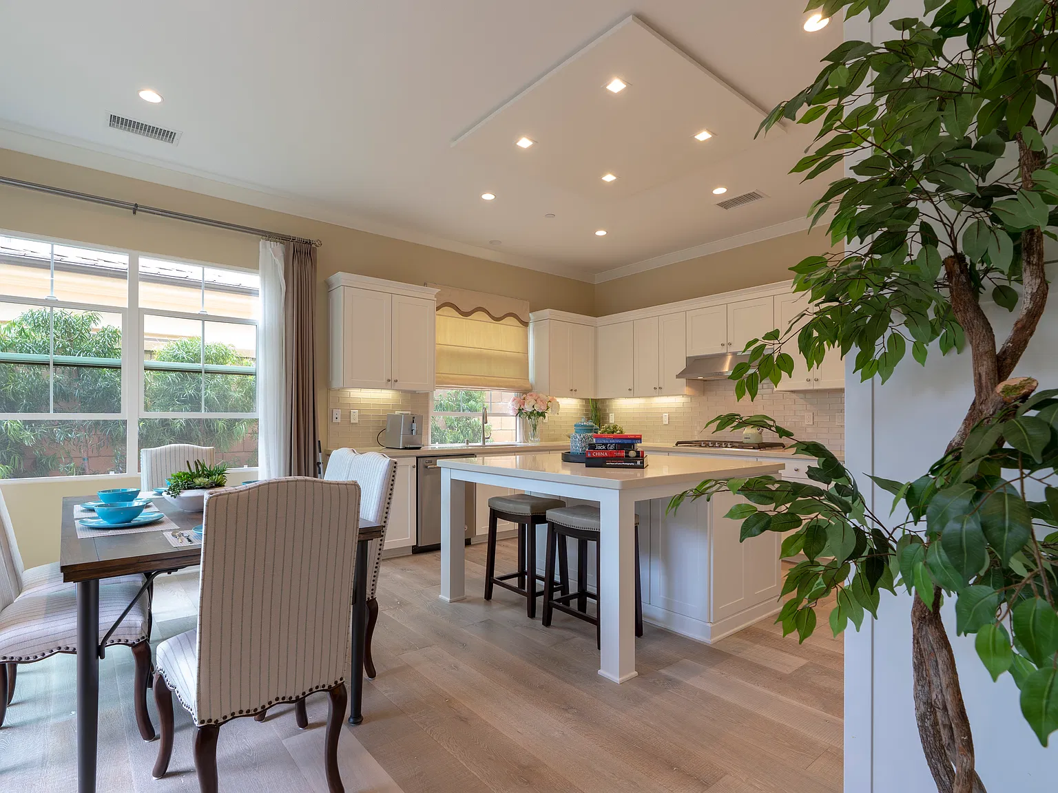 4 bed, 2217 sqft, $7,000 — Photo 3