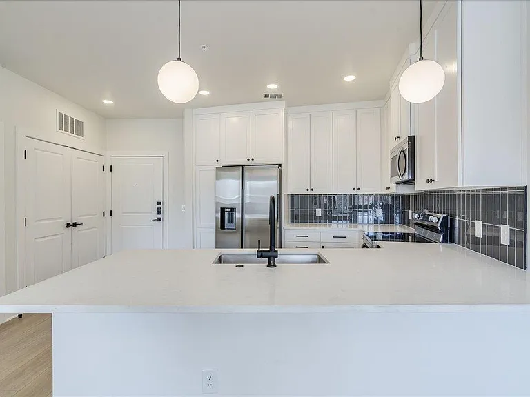 3000 Duval St #203 — Photo 6