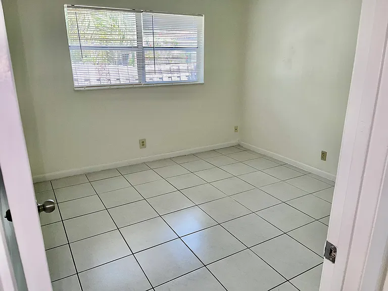 274 SW 9th St #1 — Photo 26