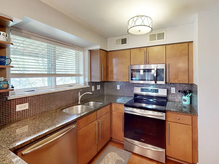 227 N Dotger Ave #E15 — Photo 11