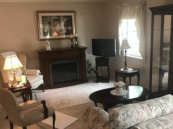 4th image of 54 Pamela Ln