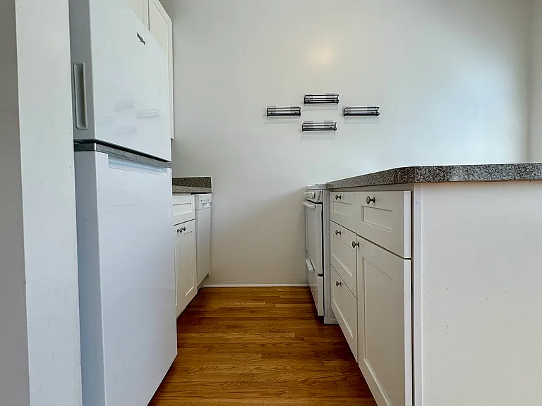 4350 N Ashland Ave — Photo 4