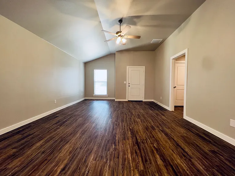 2132 Kirksey Ave — Photo 3