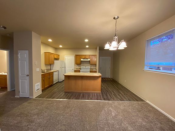 4th image of 1030 E 71st Street Ct
