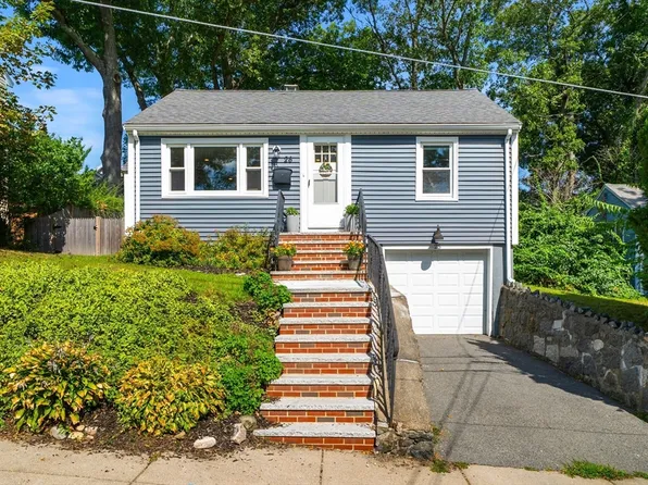 26 Macdonald St, Hyde Park, MA 02136