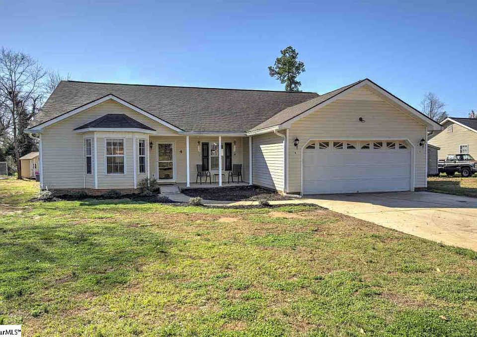 1st image of 4 Cherry Cove Ln