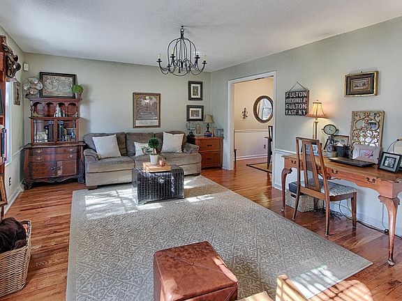 4th image of 4415 Garden Dr
