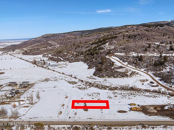 4th image of 9255 Fossil Mountain Dr
