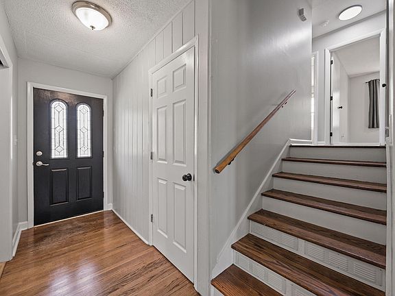 3rd image of 3521 Huntleigh Dr