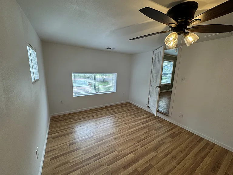 2318 Fenwick Dr — Photo 7