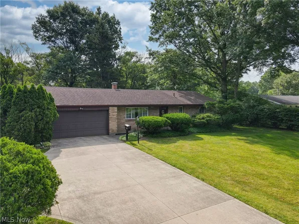 9209 N Bedford Rd, Macedonia, OH 44056