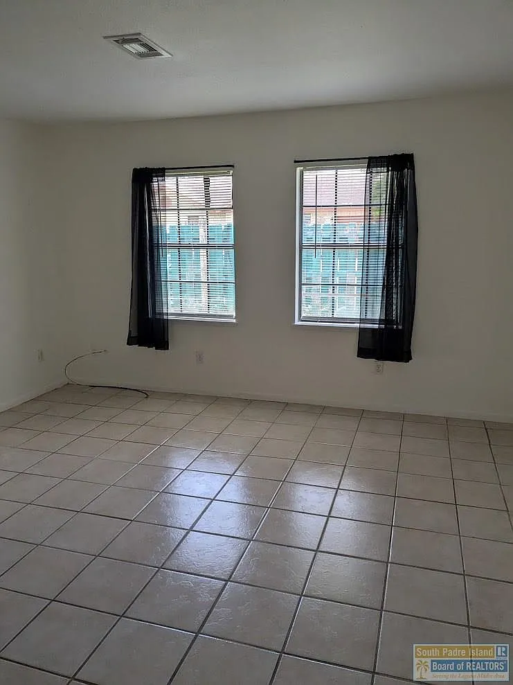 2 bed, 1.5 bath, 1064 sqft, $1,400 — Photo 2