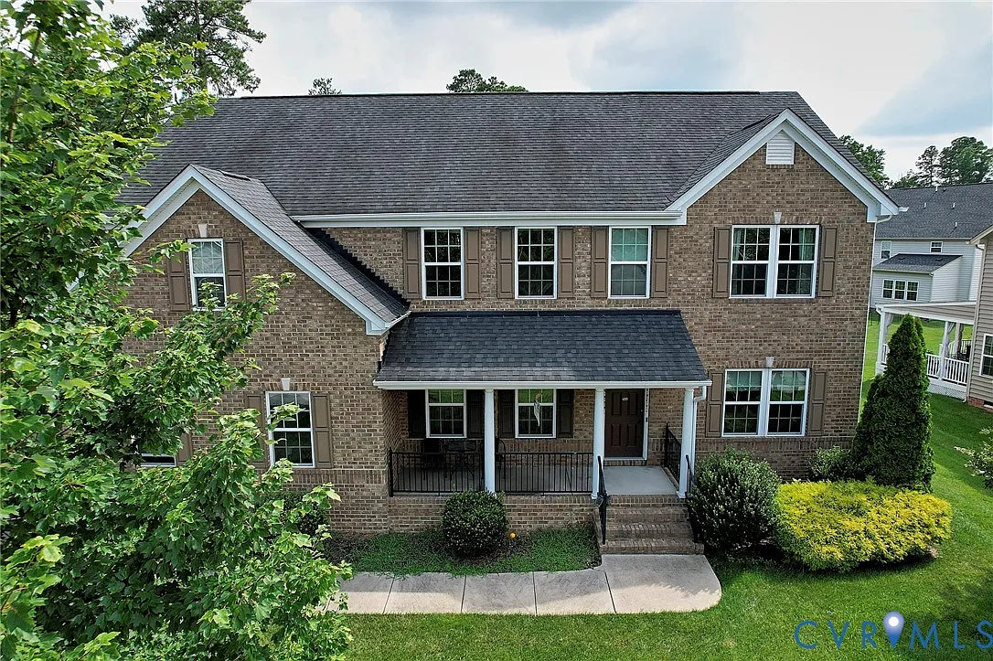 6 bed, 4.0 bath, 5352 sqft, $3,490 — Photo 3