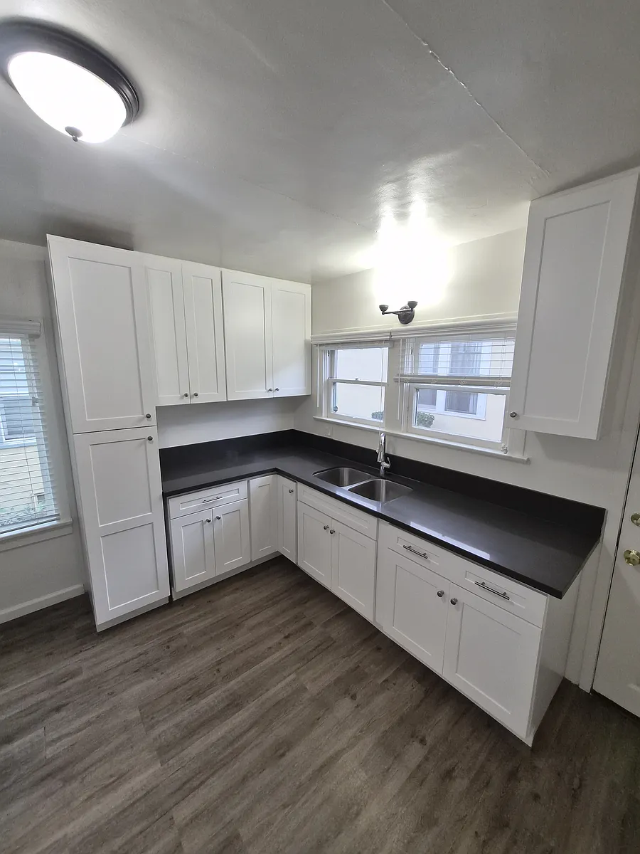 Building Photo - 407 E Chapel St #C