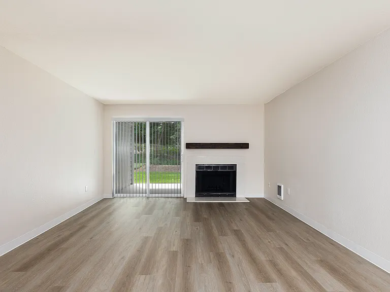Westhampton Apartments — Photo 8