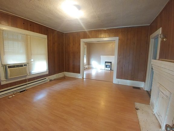 3rd image of 755 Leonard St