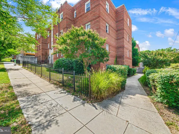 1800 28th Pl SE #2, Washington, DC 20010