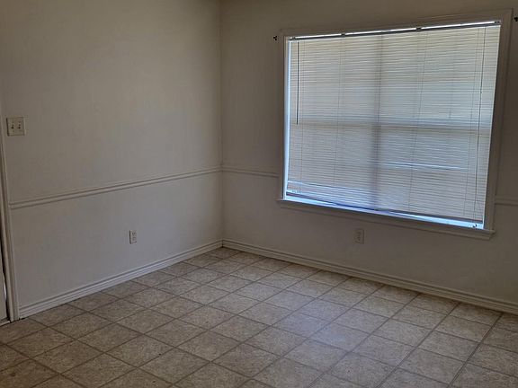 4th image of 2810 Hard Rock Cir