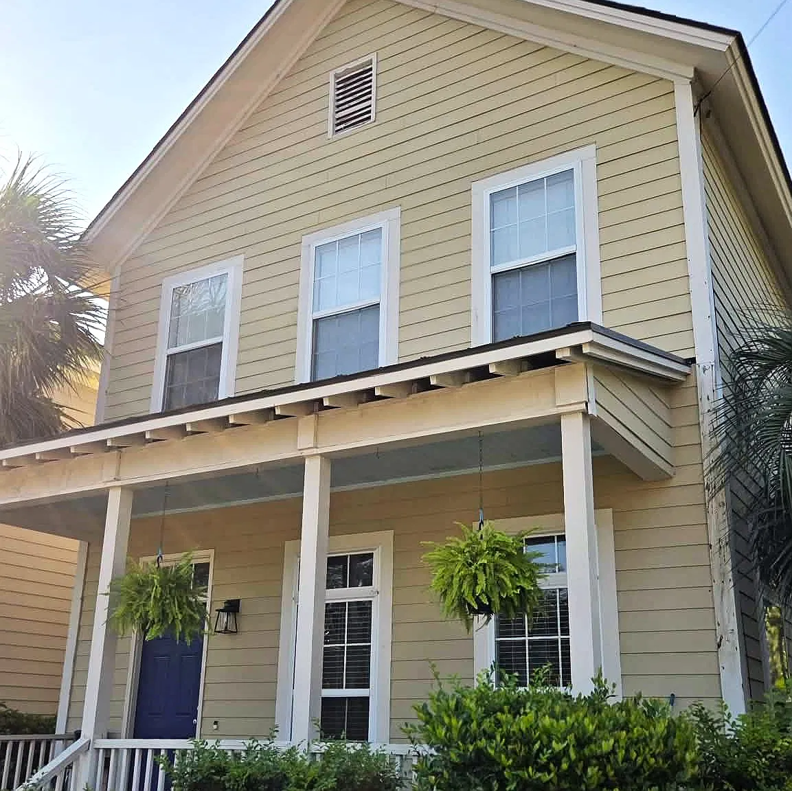 3 bed, 2.5 bath, 2200 sqft, $2,400 — Photo 1