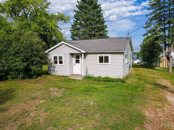 42282 N Hancock St, Chassell, MI 49916