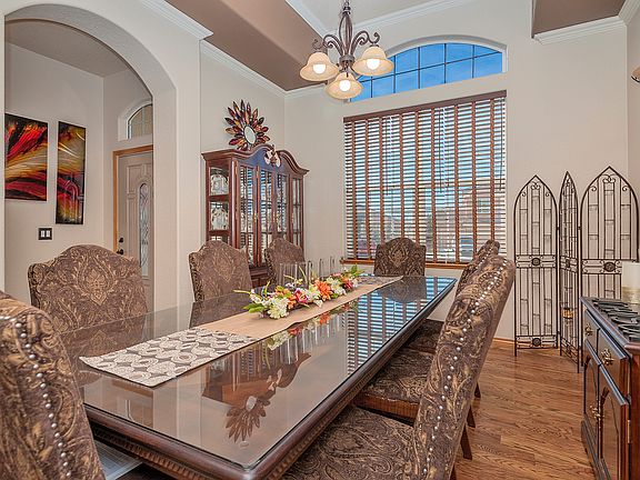 4th image of 9716 Kings Canyon Dr