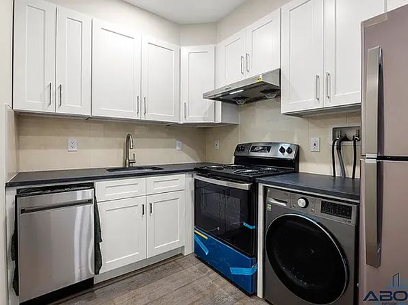 1652 E 14th St #301