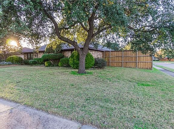 3rd image of 3501 Churchill Ln