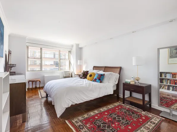 300 East 40th Street image 6 of 14